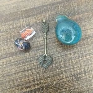 Various necklace beeds